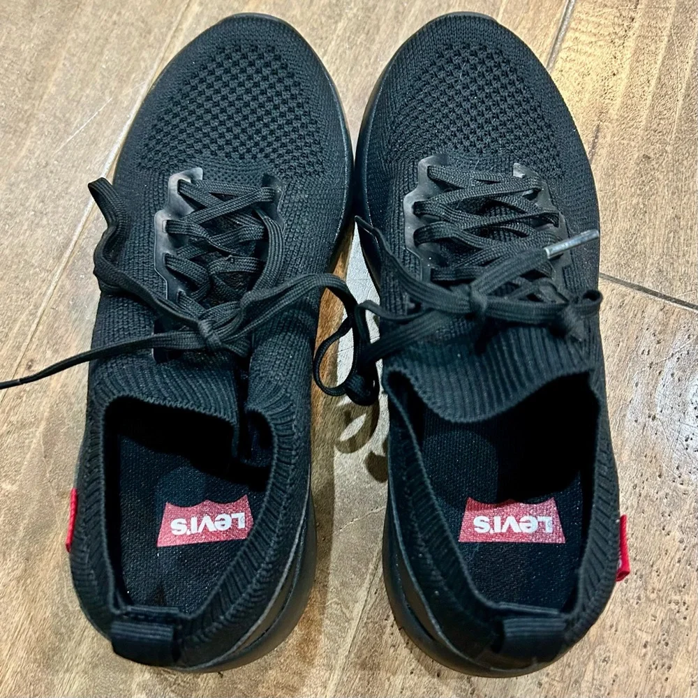 Levi’s Men’s Beckham Knit Shoes Black Size 4 EUC